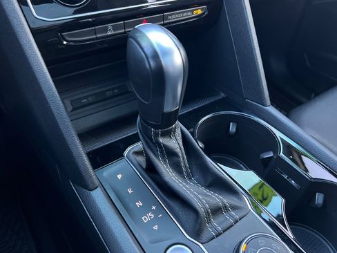 Used 2022 Volkswagen Atlas Cross Sport SEL R-Line image 19