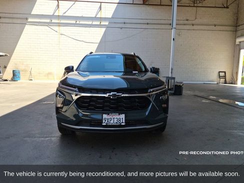 Used 2026 Chevrolet Trax LT w/ Sunroof Package FWD image 2