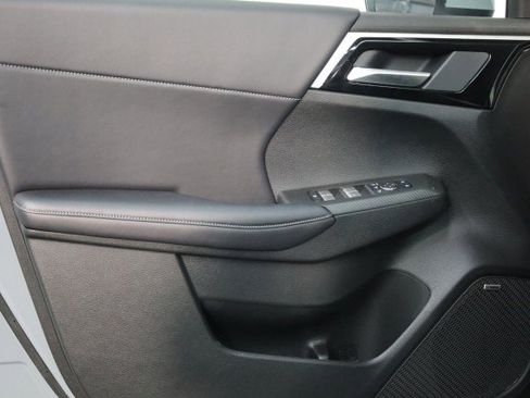 New 2025 Mitsubishi Outlander SE image 14