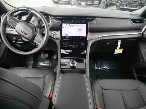 New 2025 Jeep Grand Cherokee Limited image 4