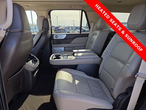 Used 2022 Lincoln Navigator Reserve image 11