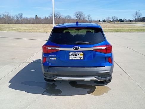 Used 2021 Kia Seltos LX image 11