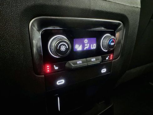 Used 2022 Chevrolet Tahoe Z71 w/ Luxury Package AWD/4WD image 26