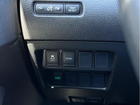 Used 2016 Nissan Rogue S FWD image 18