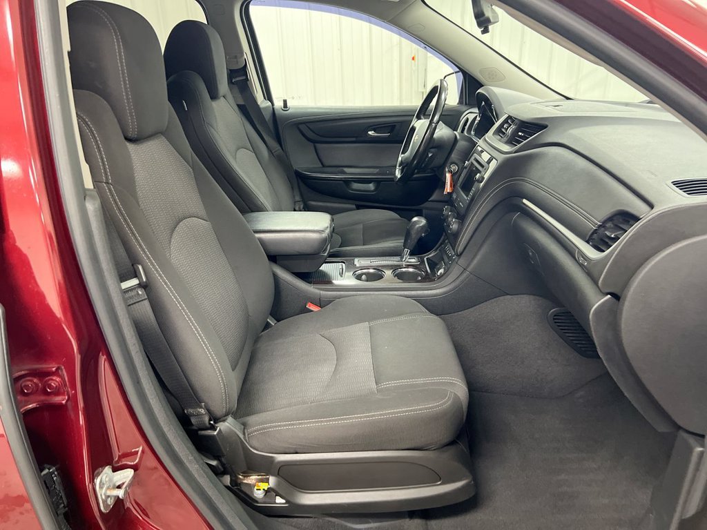 Used 2017 Chevrolet Traverse LT w/ Style and Technology Package FWD image 21