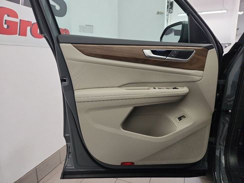 New 2026 Volkswagen Atlas SE FWD image 8