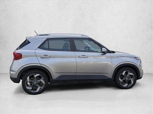 Certified 2023 Hyundai Venue SEL FWD image 4