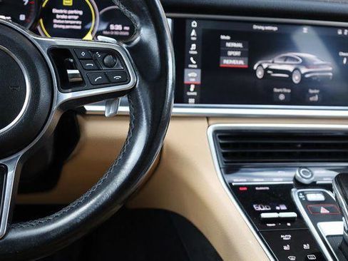 Used 2018 Porsche Panamera 4 AWD/4WD image 31