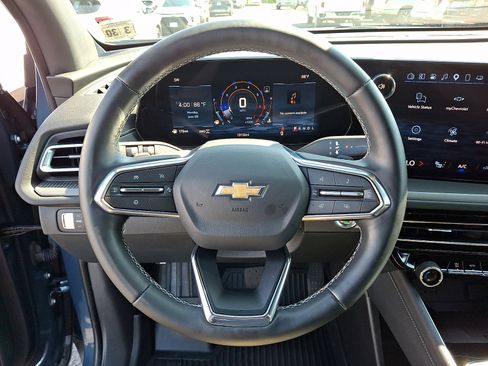 Used 2025 Chevrolet Traverse LT w/ Driver Confidence Package AWD/4WD image 19