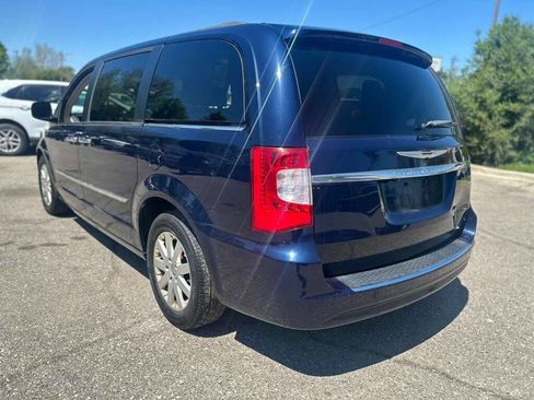 Used 2014 Chrysler Town & Country Touring w/ Driver Convenience Group FWD image 7