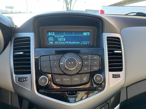 Used 2014 Chevrolet Cruze LS image 17