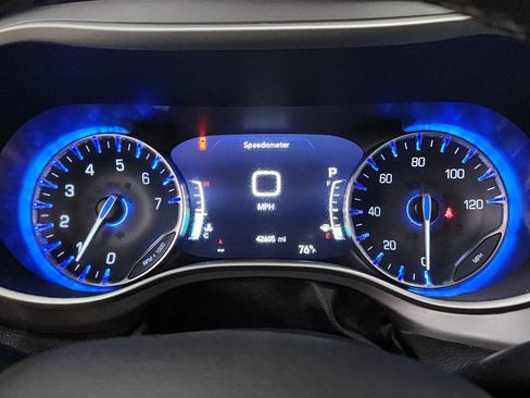 Used 2022 Chrysler Pacifica Touring-L FWD image 15
