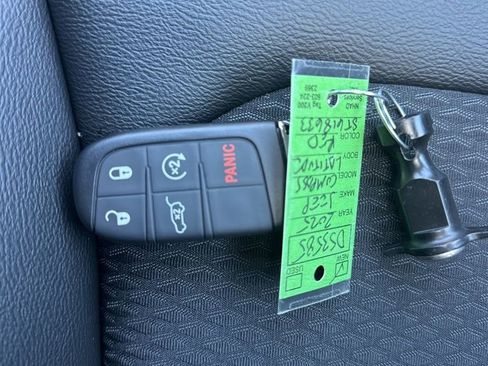 New 2025 Jeep Compass Latitude w/ Sun & Sound Group AWD/4WD image 35
