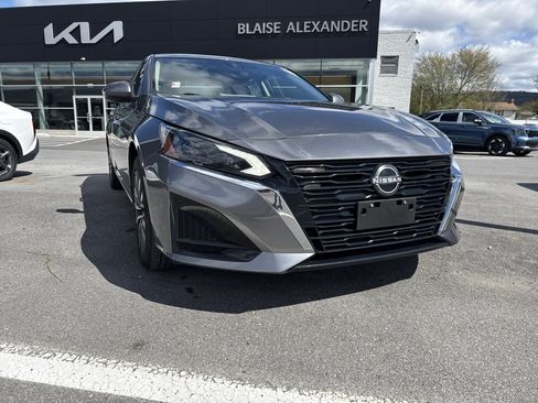 Used 2023 Nissan Altima 2.5 SV w/ SV Premium Package image 1