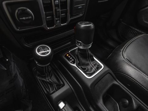 Used 2023 Jeep Wrangler Unlimited Sahara AWD/4WD image 18