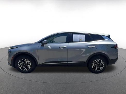 Used 2025 Kia Sportage LX FWD image 9