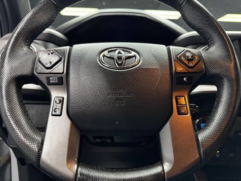 Used 2020 Toyota Tacoma TRD Sport w/ Technology Package image 21