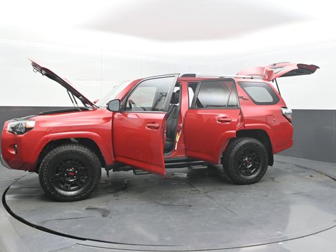 Used 2018 Toyota 4Runner TRD Off-Road Premium AWD/4WD image 42