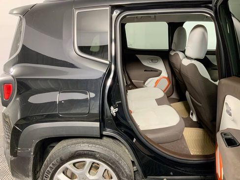 Used 2017 Jeep Renegade Latitude w/ Popular Equipment Group image 29