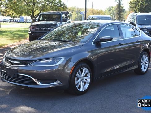 Used 2015 Chrysler 200 Limited w/ Convenience Group image 2