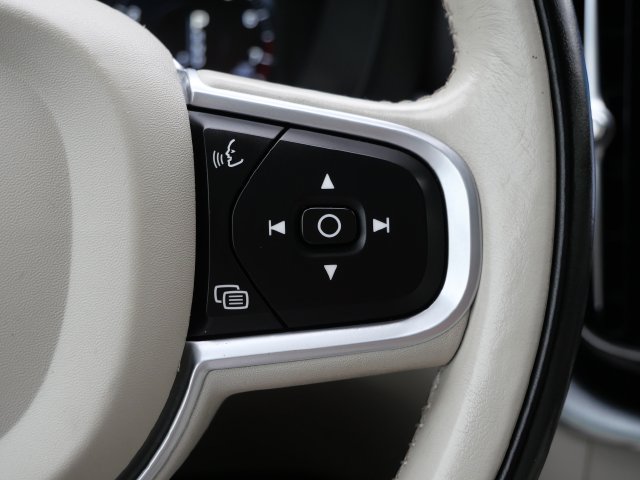 Used 2018 Volvo XC60 T6 Momentum AWD/4WD image 18