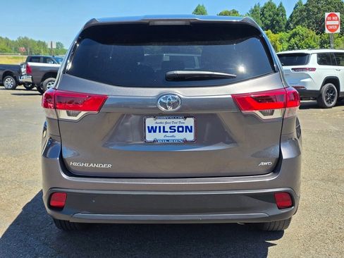 Used 2019 Toyota Highlander LE image 4