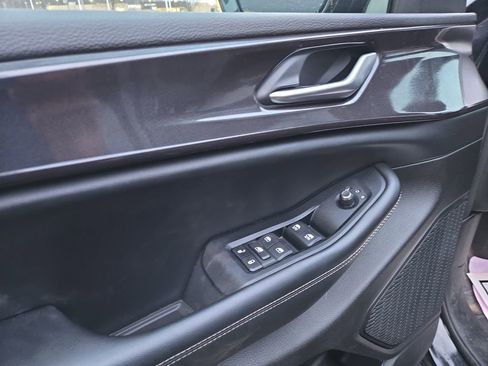 Used 2023 Jeep Grand Cherokee Altitude image 15