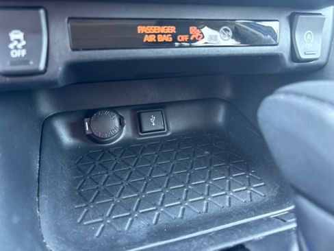 Used 2021 Toyota RAV4 XLE w/ Convenience Package FWD image 15