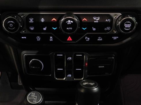Used 2024 Jeep Wrangler Unlimited Sahara w/ Technology Group AWD/4WD image 39