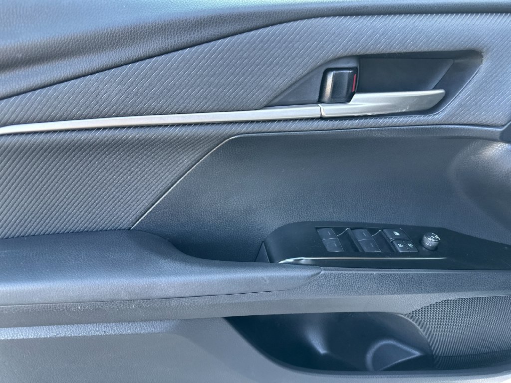Used 2025 Toyota Camry SE FWD image 10