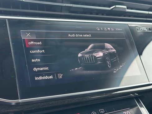 Used 2023 Audi Q7 3.0T Premium AWD/4WD image 43