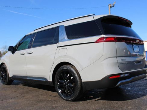 Used 2024 Kia Carnival SX Prestige image 10