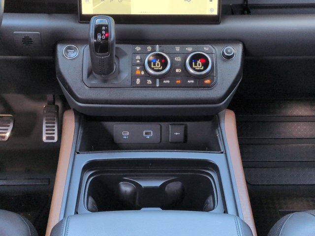 Used 2023 Land Rover Defender 110 X AWD/4WD image 17