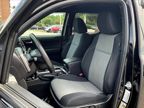 Used 2023 Toyota Tacoma TRD Sport AWD/4WD image 25