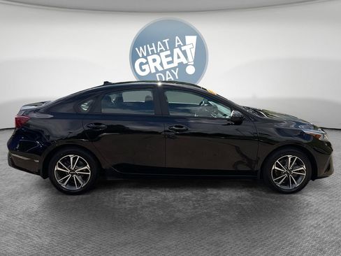 Used 2023 Kia Forte LXS FWD image 2