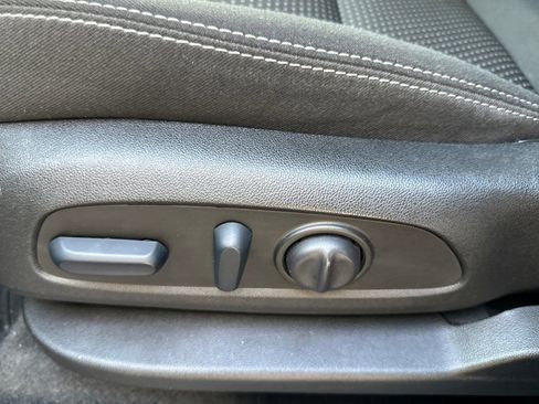 Used 2023 GMC Terrain SLE w/ Driver Convenience Package image 12