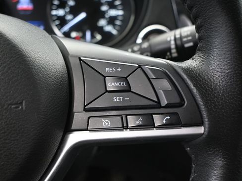 Used 2020 Nissan Rogue SV image 28