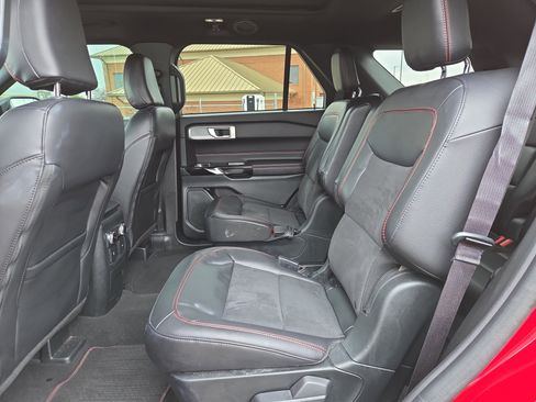 Used 2023 Ford Explorer ST-Line w/ Class IV Trailer Tow Package image 11