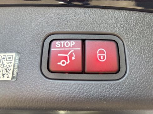 Used 2024 Mercedes-Benz GLC 300 4MATIC image 18