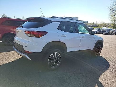 Used 2025 Chevrolet TrailBlazer LT image 2