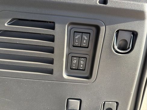 New 2026 Chevrolet Traverse RS w/ LPO, Floor Liner Package image 37