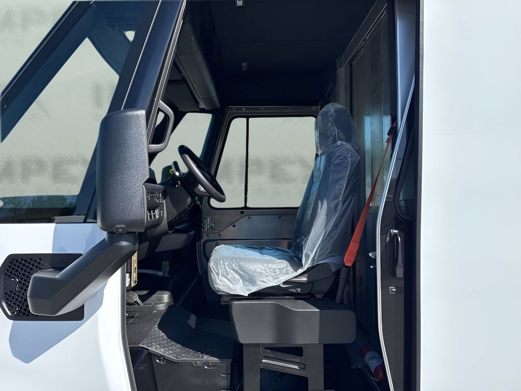 Used 2024 Chevrolet Brightdrop 400 w/ Commercial Equipment Package AWD/4WD image 9