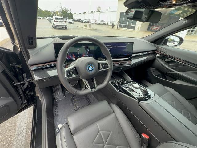 Used 2025 BMW 550e xDrive w/ Premium Package AWD/4WD image 11