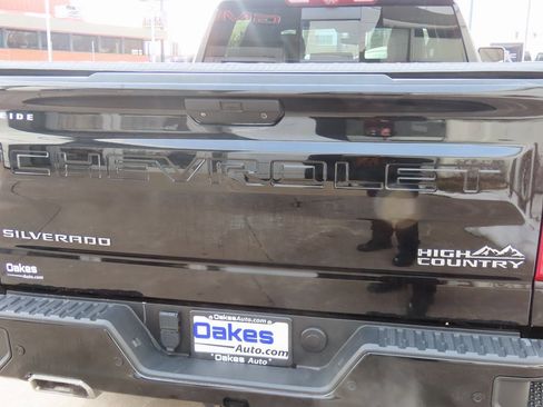 Used 2022 Chevrolet Silverado 1500 High Country image 18