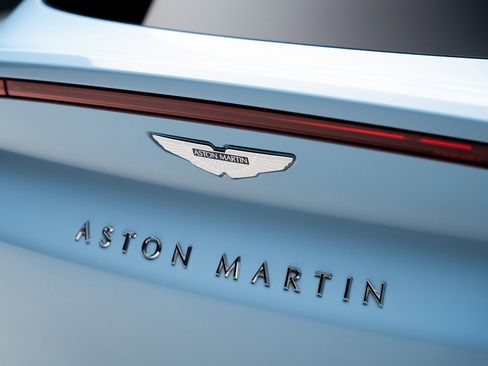 Used 2023 Aston Martin DBX image 28