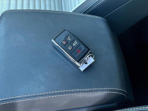 Used 2023 Land Rover Discovery Sport SE R-Dynamic image 33