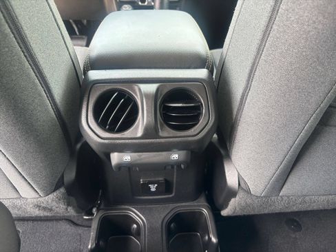 Used 2025 Jeep Wrangler Unlimited Sahara AWD/4WD image 23
