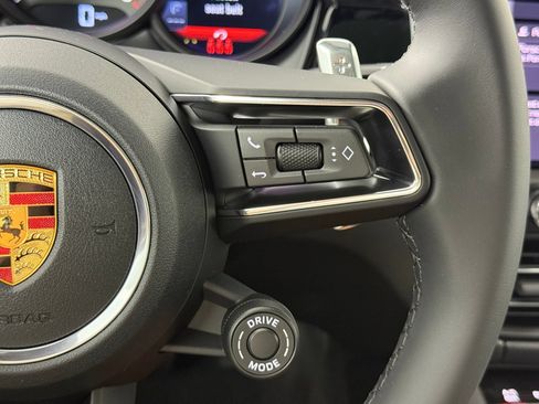 Certified 2026 Porsche Macan AWD/4WD image 18