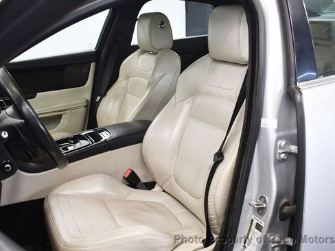 Used 2015 Jaguar XJ image 6
