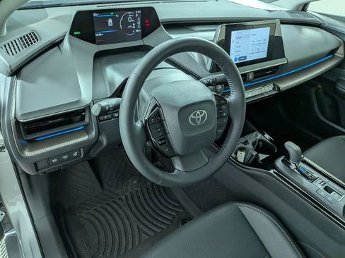 Used 2025 Toyota Prius XLE FWD image 11
